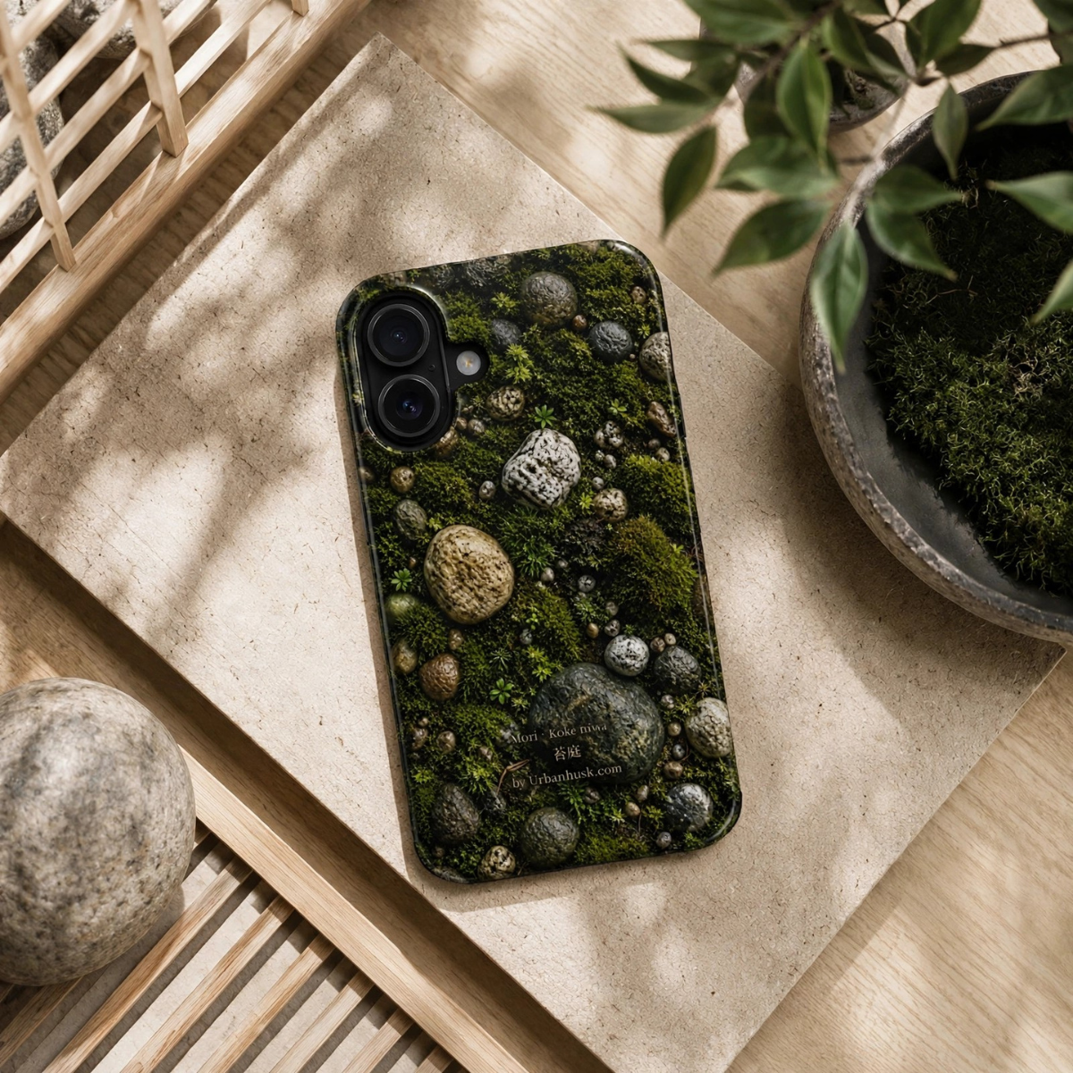 Mori 森 · Koke Niwa 苔庭 (Moss Garden) for iPhone 17 Pro