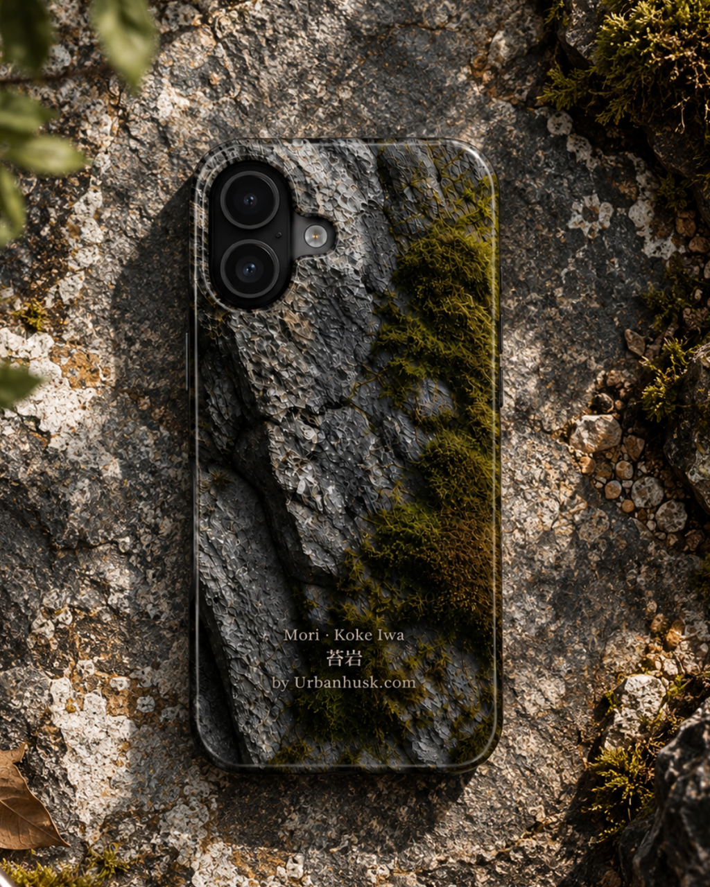 Mori 森 · Koke Iwa 苔岩 (Moss on Stone) for iPhone 17