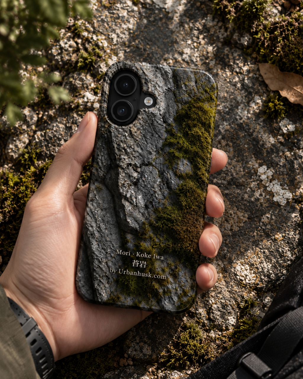 Mori 森 · Koke Iwa 苔岩 (Moss on Stone) for iPhone 17