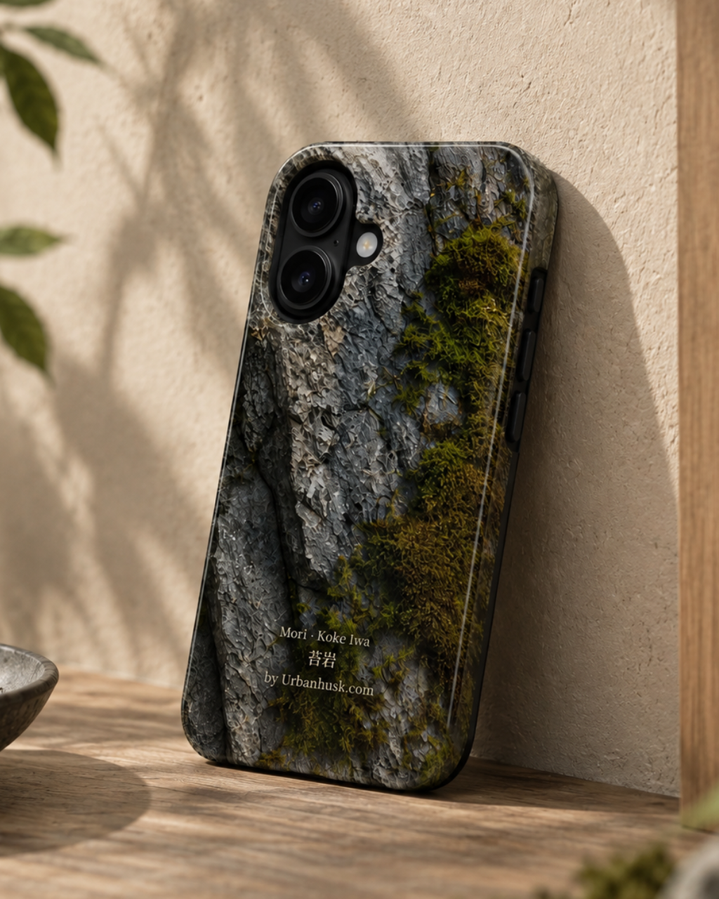 Mori 森 · Koke Iwa 苔岩 (Moss on Stone) for iPhone 17