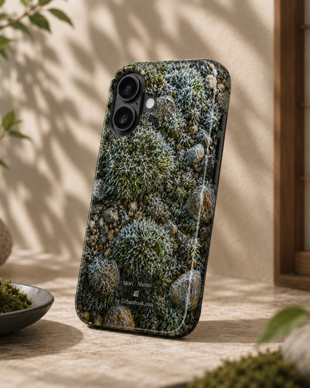 Mori 森 · Shimo 霜 (Frosted Forest) for iPhone 17