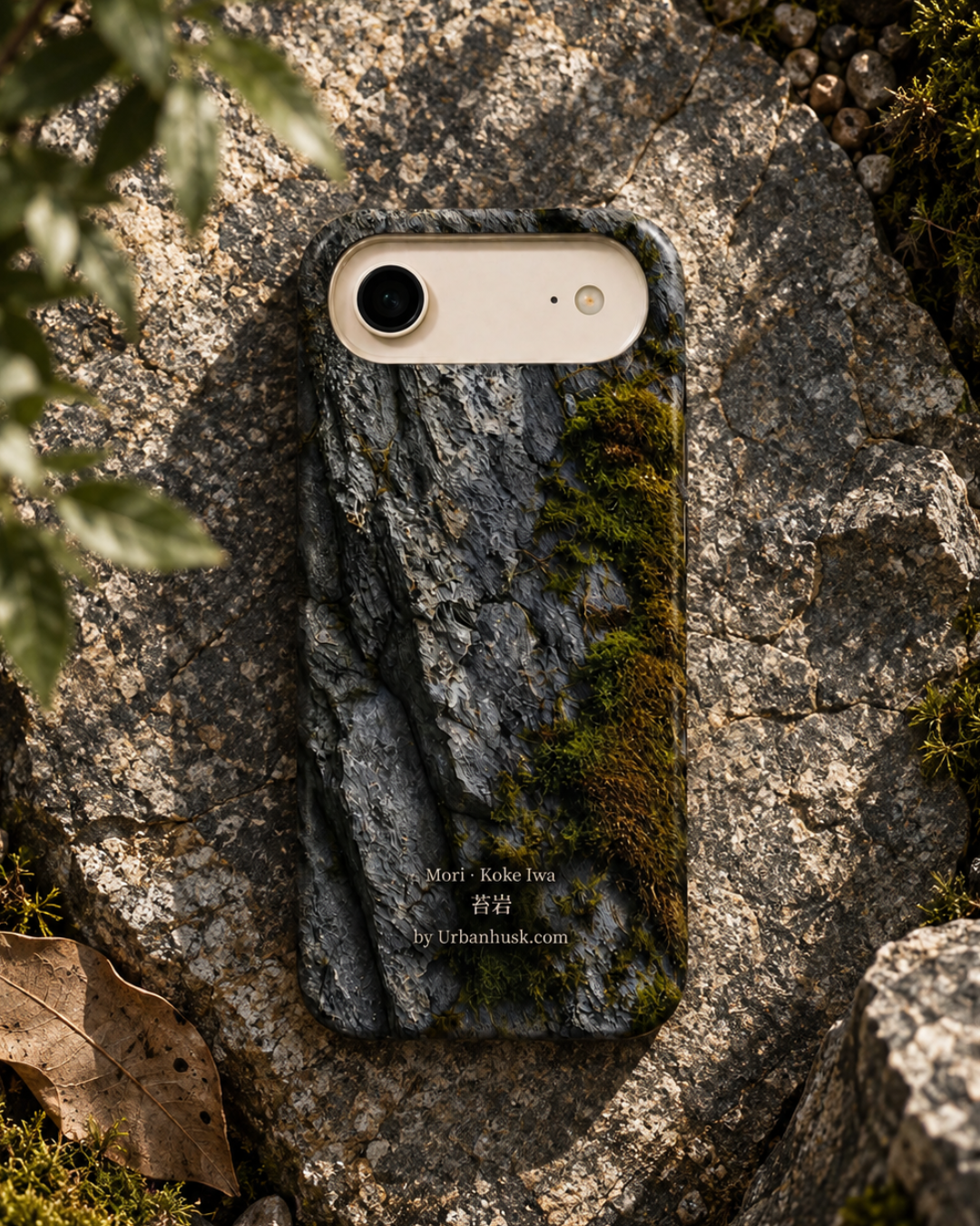 Mori 森 · Koke Iwa 苔岩 (Moss on Stone) for iPhone 17