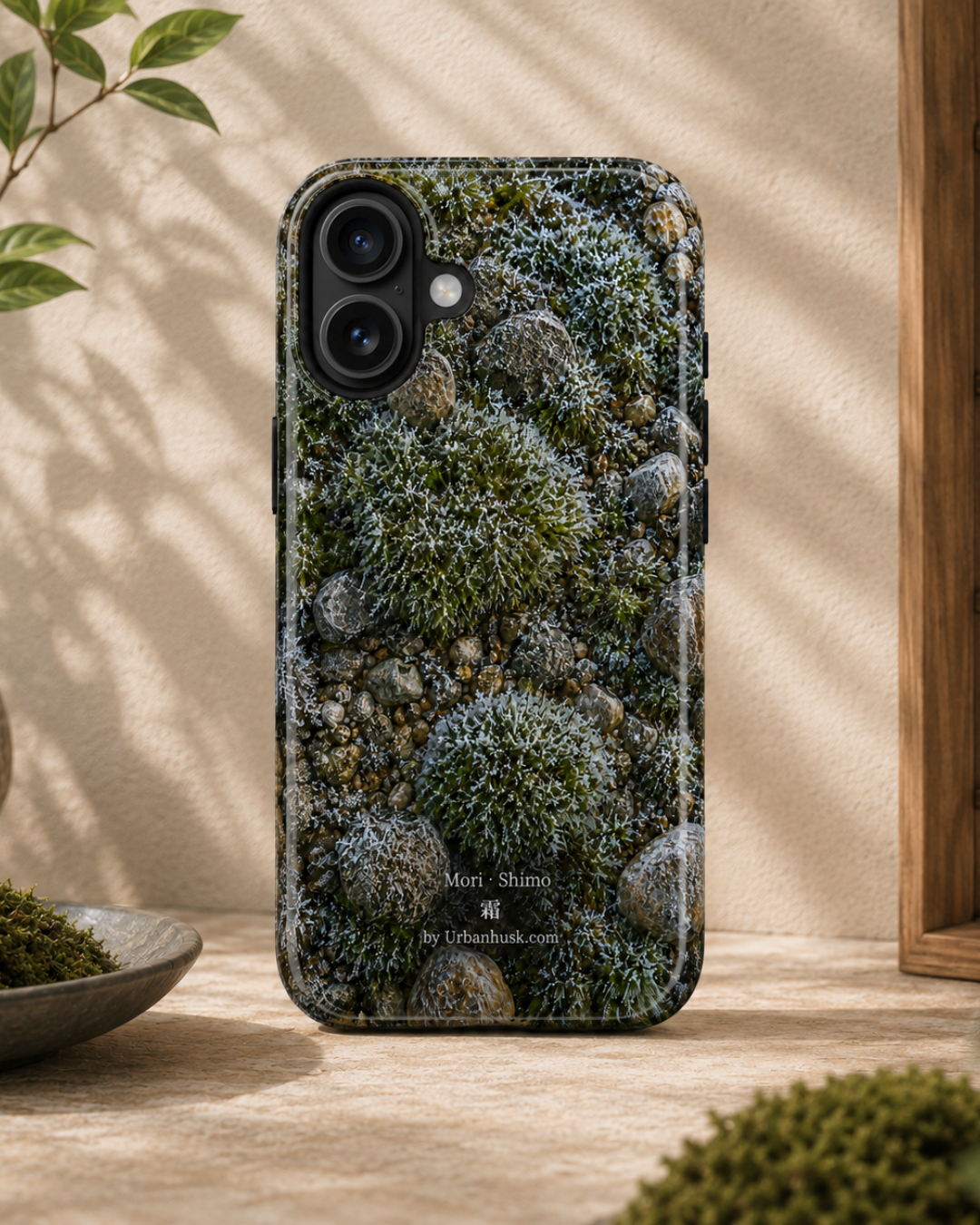 Mori 森 · Shimo 霜 (Frosted Forest) for iPhone 17