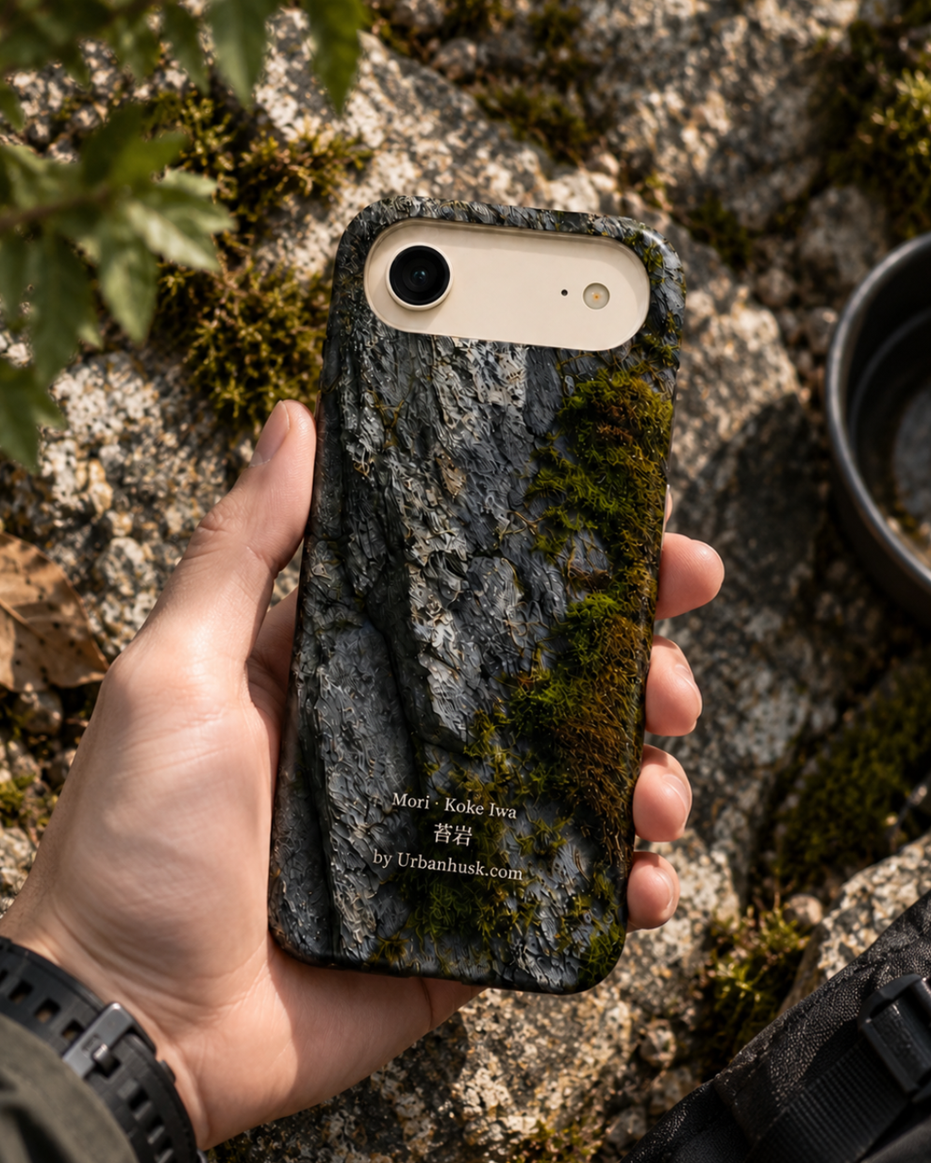 Mori 森 · Koke Iwa 苔岩 (Moss on Stone) for iPhone 17 Air