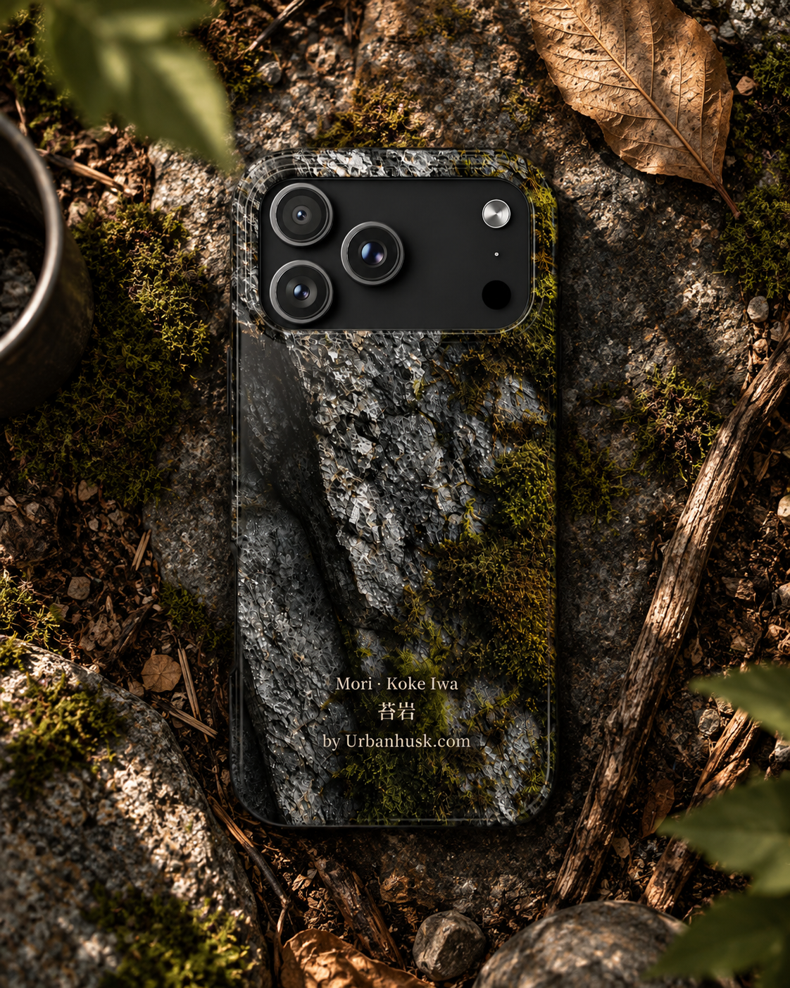 Mori 森 · Koke Iwa 苔岩 (Moss on Stone) for iPhone 17