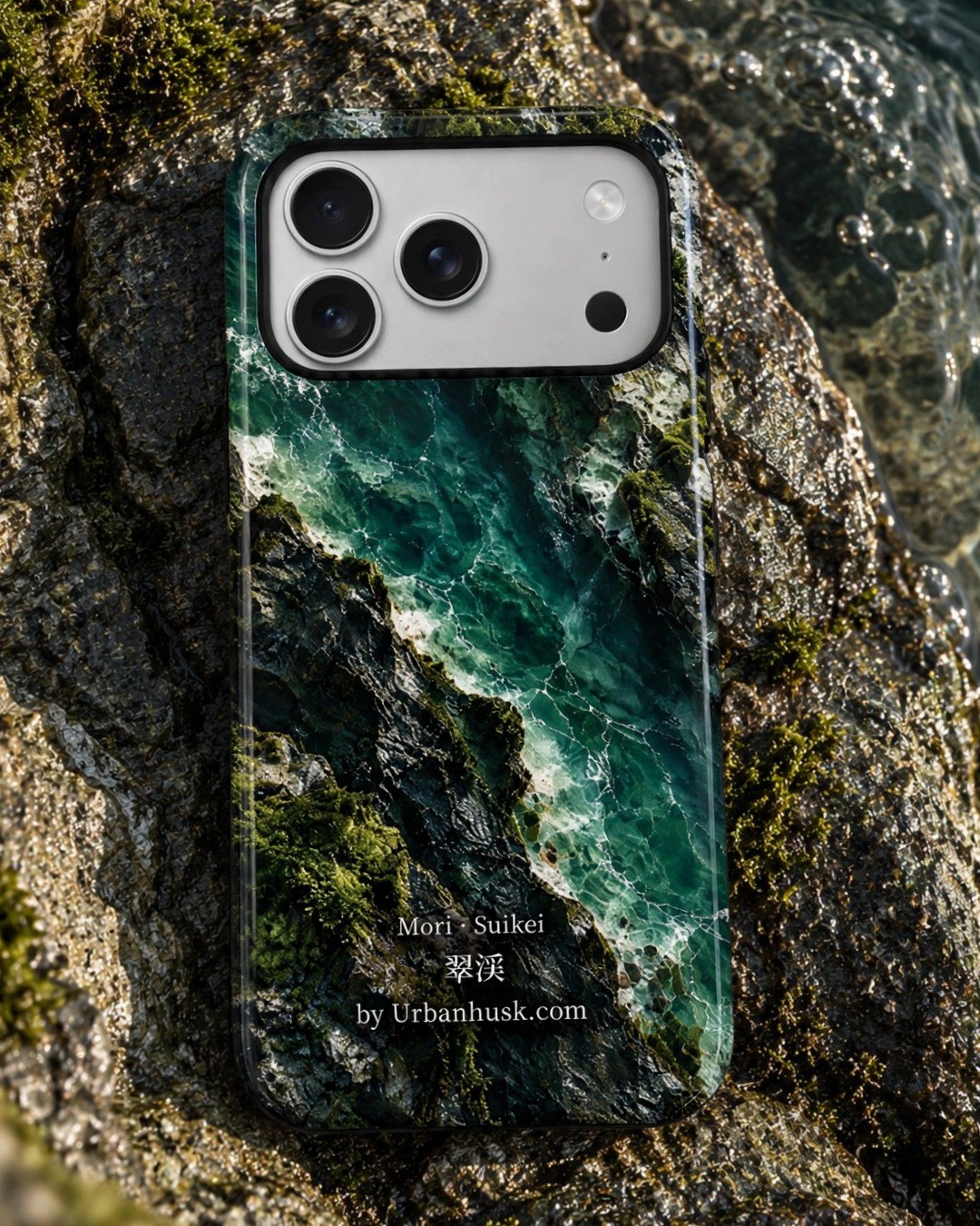 Mori 森 · Suike 翠渓 (Emerald Gorge) for iPhone 17 Pro Max